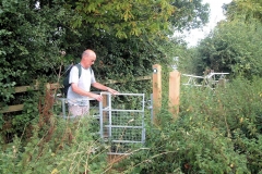 ACW Challenge : 2-Sep-2007 : The 'behind the hedge" Permissive Path west of Stoneleigh, avoiding use of the B4115 to the west of Stoneleigh