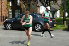 12:53 : Kenilworth Runners A Team handing over at Brinklow Check Point