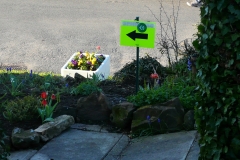 07:31 : Finding the way is easier this year, with the bright yellow signs supplied by Laurence pointing the way Down the Steps, then Turn Left ...