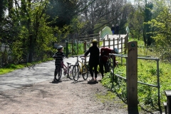 10:21 : At the end of the old Greenway.  The ACW sign points over the new bridge - BUT a few went the old way down the slope to the right!