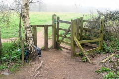 9:09 : K/G near Leamington Road, leaving Stoneleigh. ( Note broken gate and bag of rubbish")